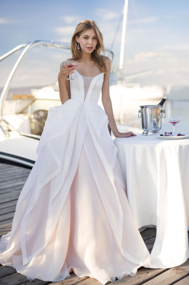Свадебное платье «Мойр»  AVE— купить в Краснодаре платье Мойр  из коллекции "2021"