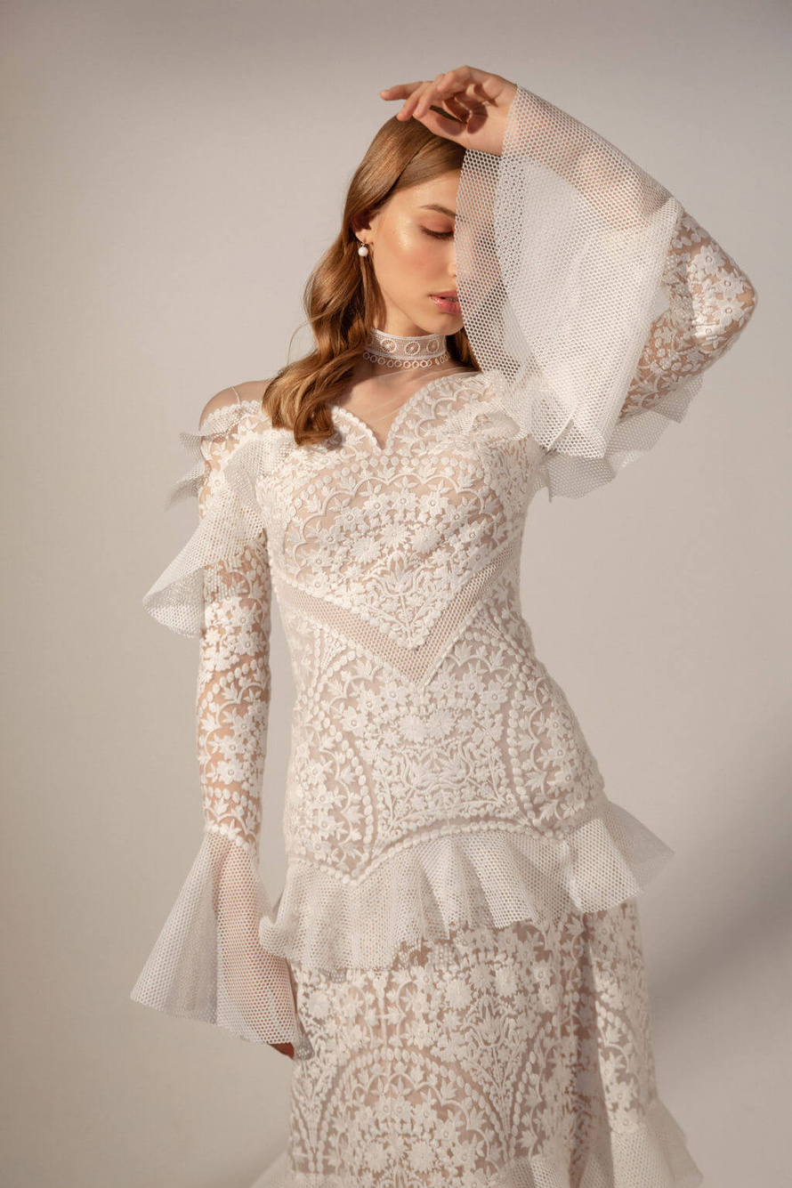 Купить длинное прямое свадебное платье «Есения» Рара Авис из коллекции Искра 2021 года в интернет-магазине