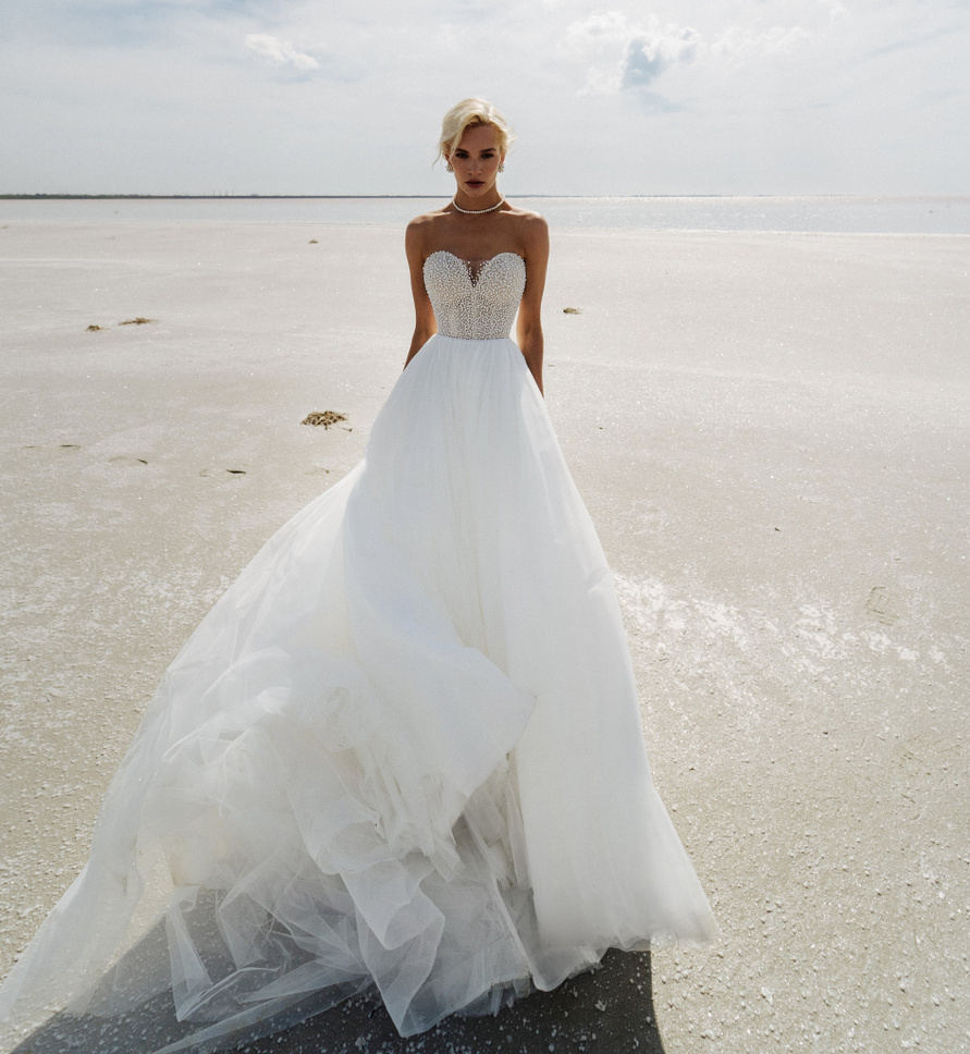 Buy a wedding dress «Felice» by Natalia Romanova from the Blush 2022  collection boutique “Mary Trufel” in Dubai