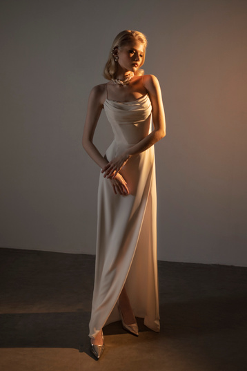 Купить свадебное платье Кэрол Эйв из коллекции 2023 года в салоне «Мэри Трюфель»