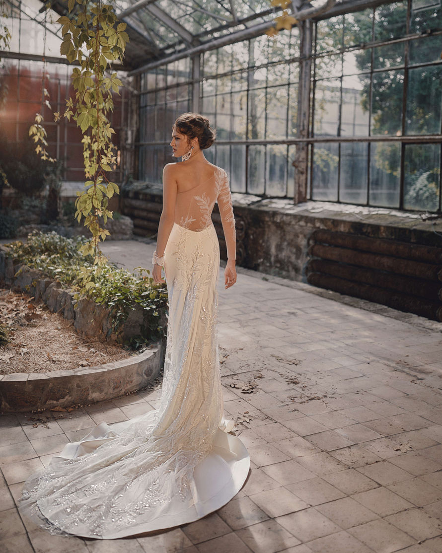 Купить свадебное платье «Анри» с кружевом Анже Этуаль из коллекции Леди Перл 2021 года в салоне «Мэри Трюфель»