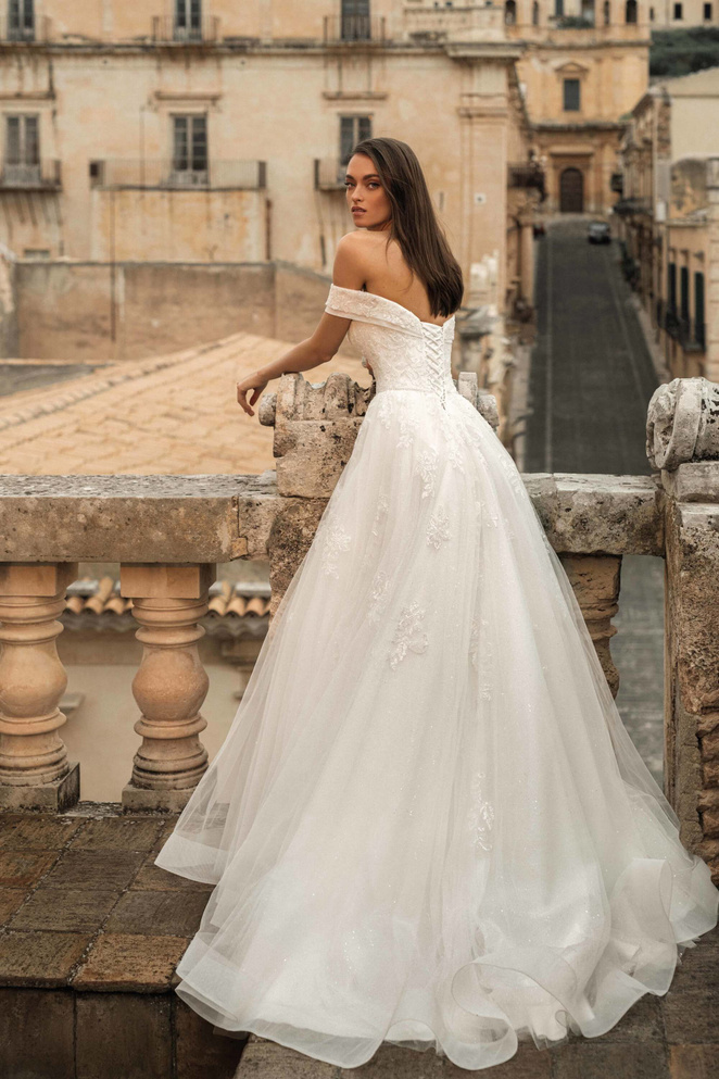 Купить свадебное платье «Арт. 21042» Луссано Брайдал из коллекции 2019 в Волгограде