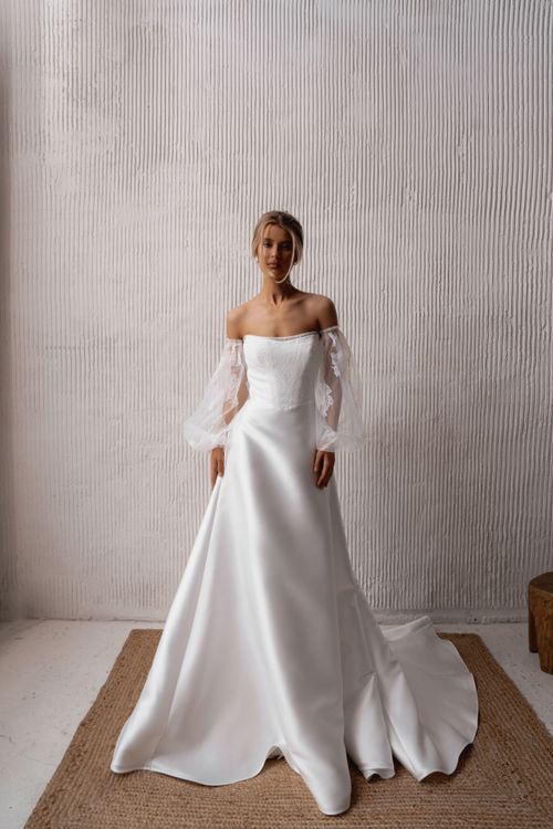Wedding dresses with voluminous sleeves
