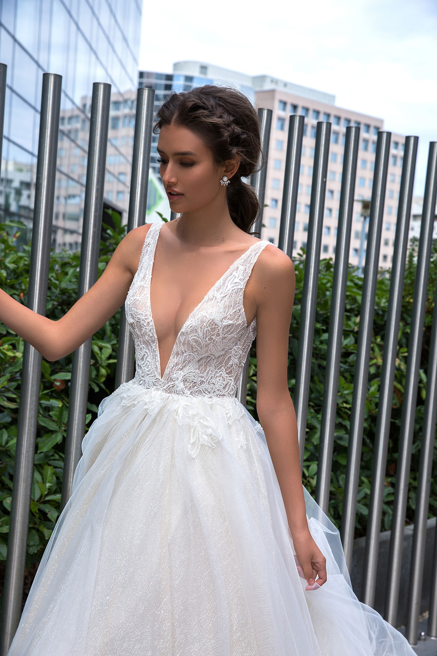 Купить свадебное платье «Сара» Кристал Дизайн из коллекции Париж 2019 в салоне свадебных платьев