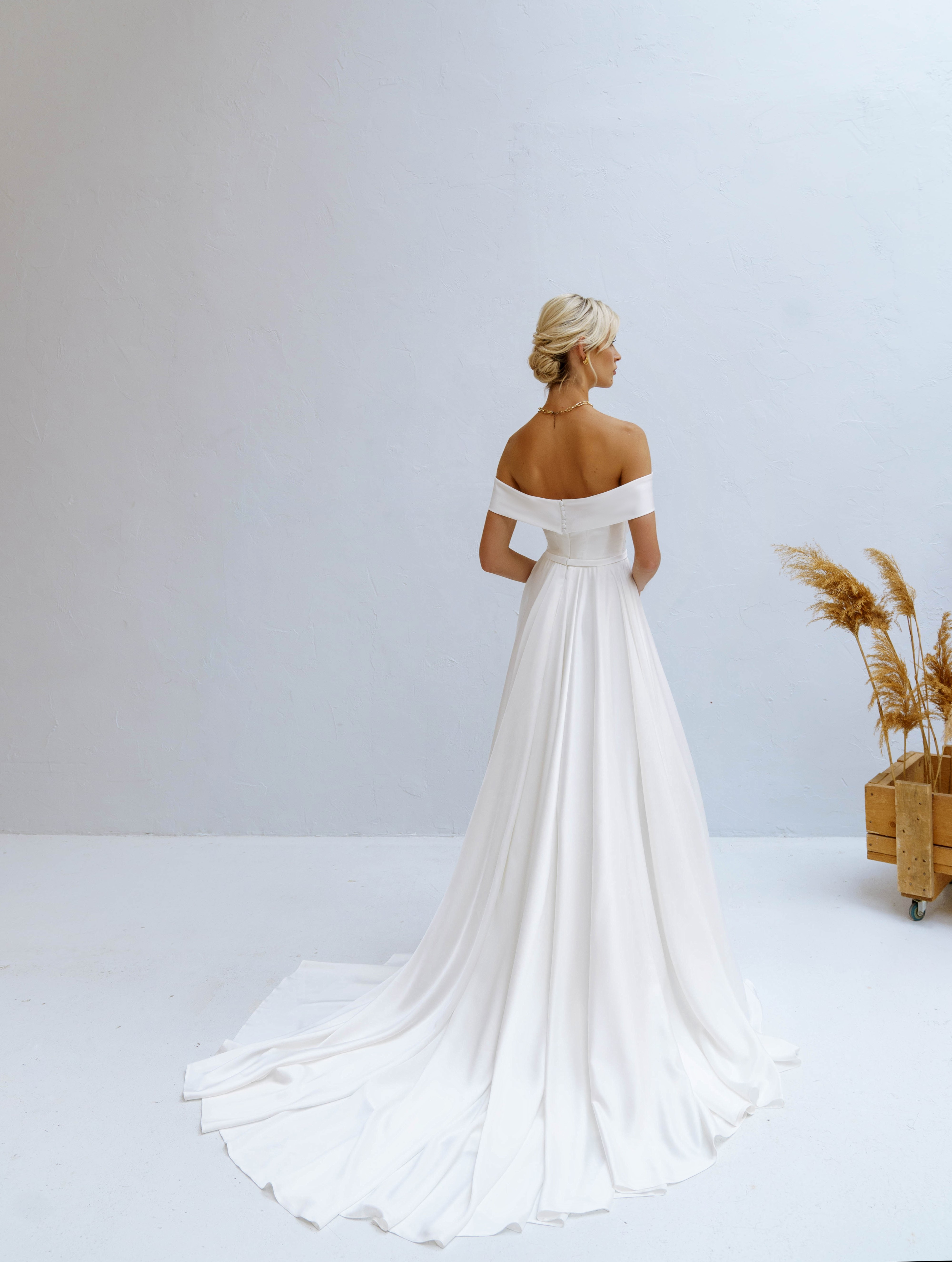 Купить свадебное платье «Фернанда» Наталья Романова из коллекции Блаш Бриз 2022 года в салоне «Мэри Трюфель»