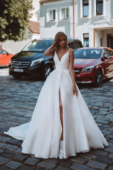 Купить свадебное платье «Грейс» с жемчугом Анже Этуаль из коллекции Леди Перл 2021 года в салоне «Мэри Трюфель» Грейс