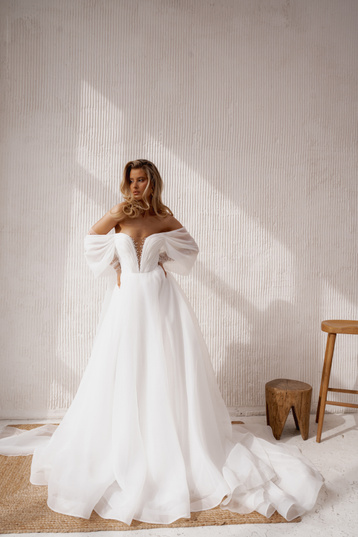 Купить свадебное платье «Сагата» Наталья Романова из коллекции 2025 года в салоне «Мэри Трюфель»