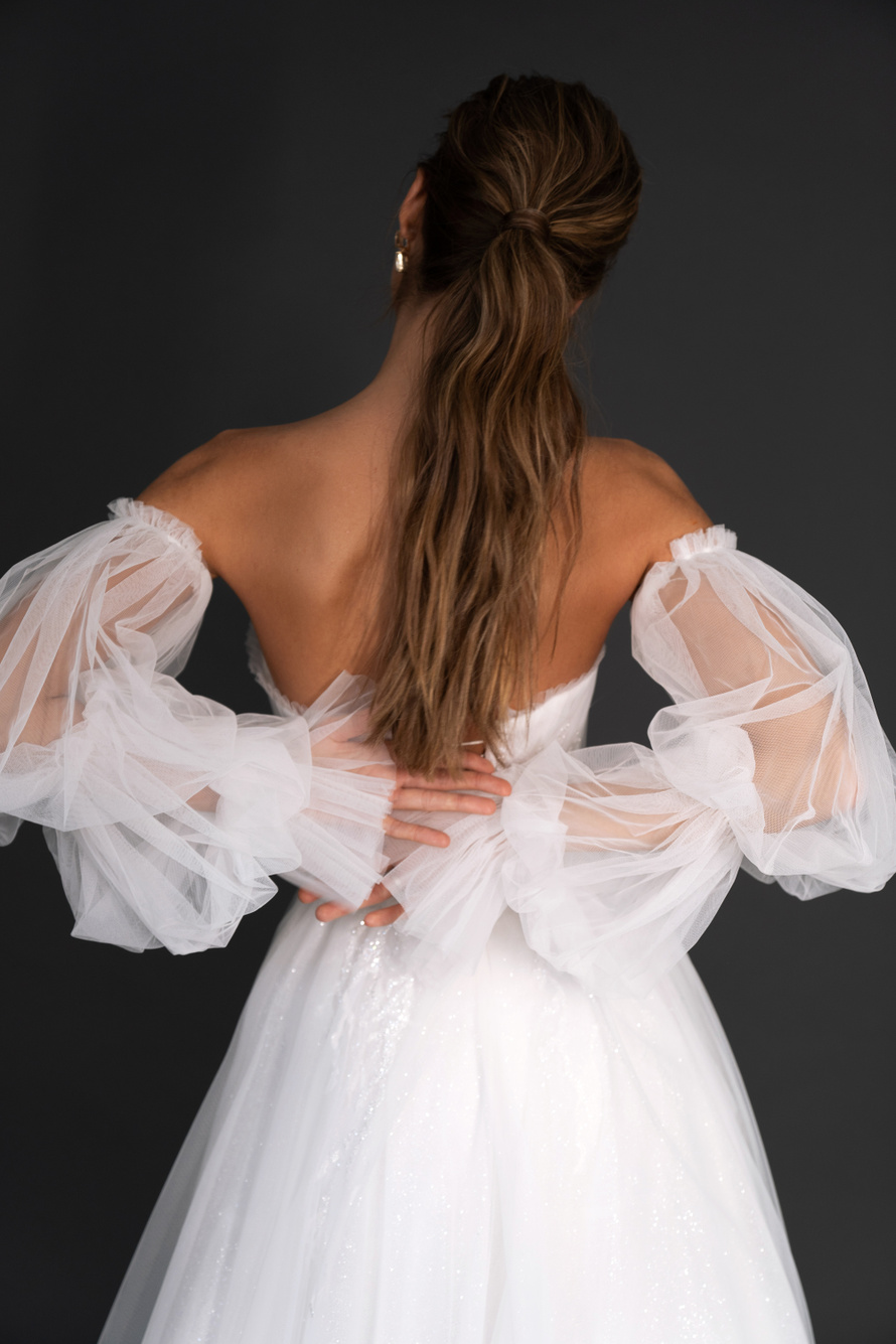 Купить короткое свадебное платье «Мориа» Натальи Романовой из коллекции 2021 в салоне «Мэри Трюфель»
