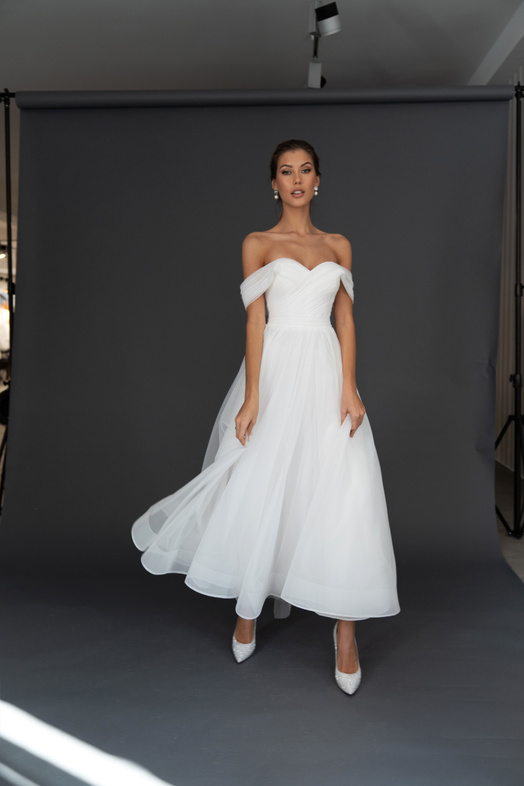 Купить короткое свадебное платье «Маэлз» Натальи Романовой из коллекции 2020 в салоне «Мэри Трюфель»