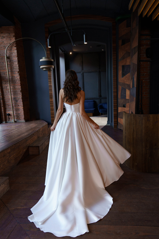 Купить свадебное платье «Девис» Сониа Солей Эир из коллекции 2023 года в салоне «Мэри Трюфель»