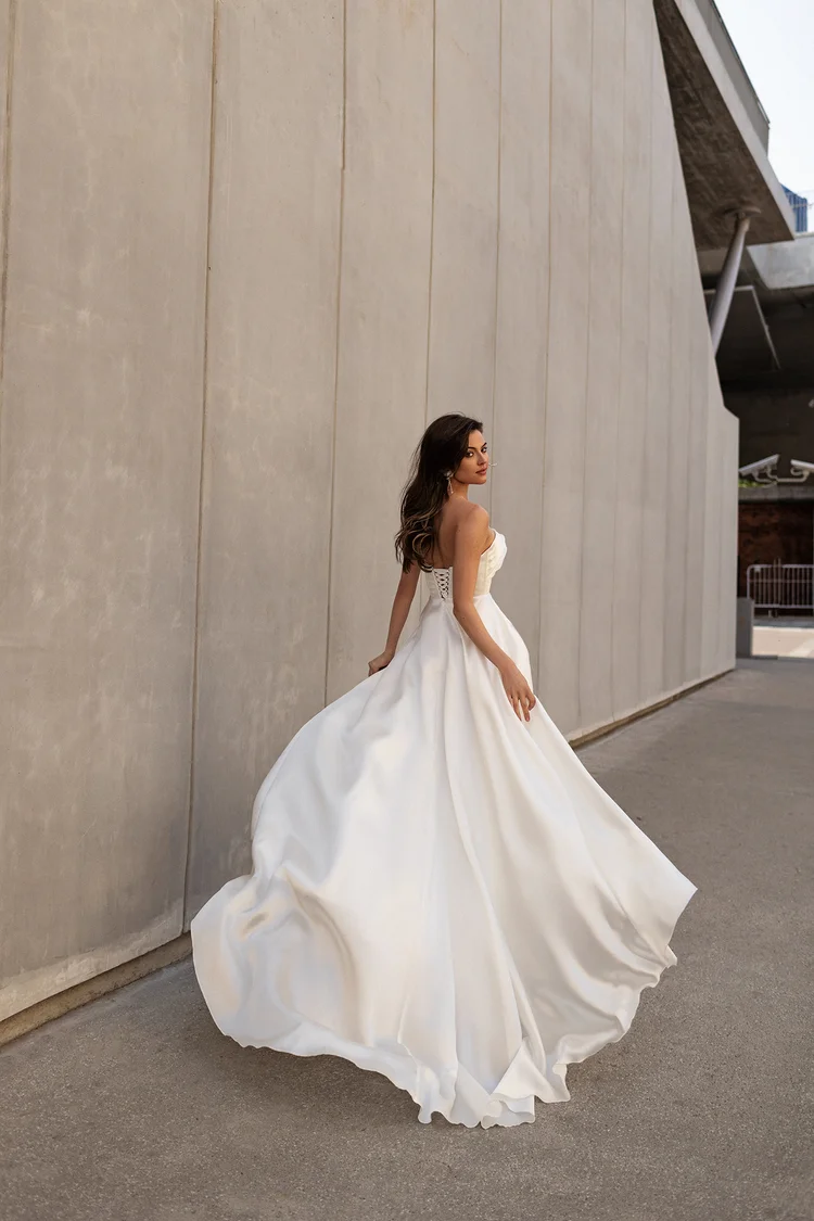 Купить свадебное платье «Мирта» Лула Кави из коллекции 2024 года в салоне «Мэри Трюфель» Мирта