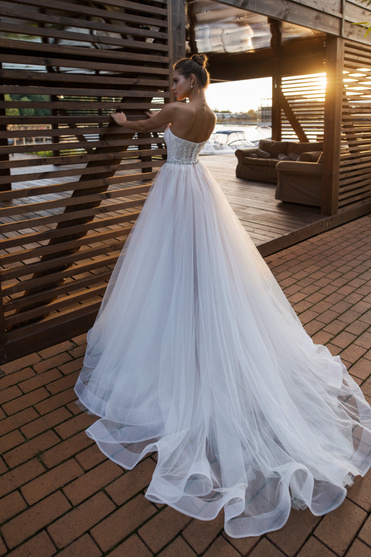 Купить свадебное платье «Сиена» Натальи Романовой из коллекции 2019 в интернет-магазине «Мэри Трюфель»