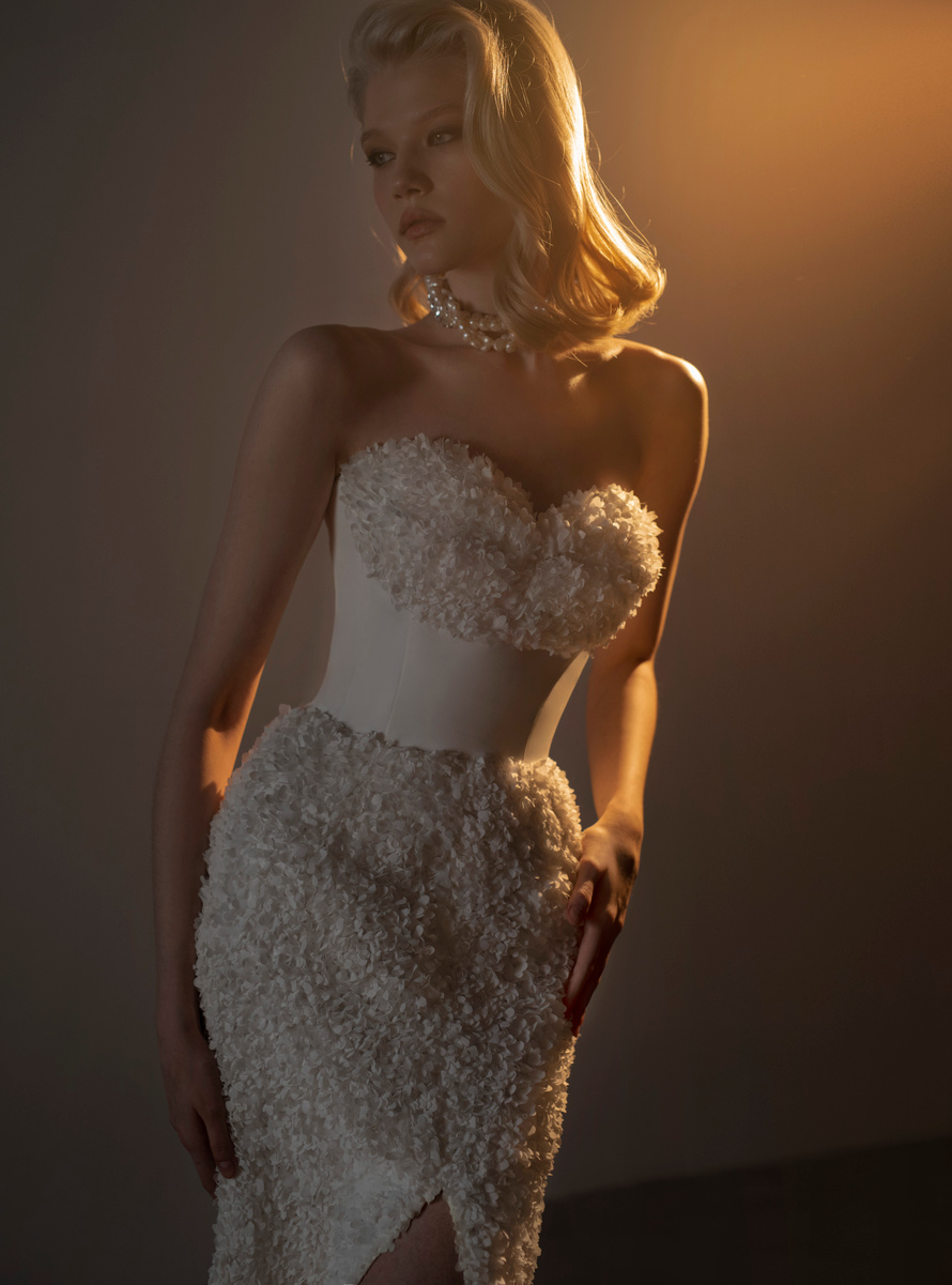 Купить свадебное платье Петал Эйв из коллекции 2023 года в салоне «Мэри Трюфель»