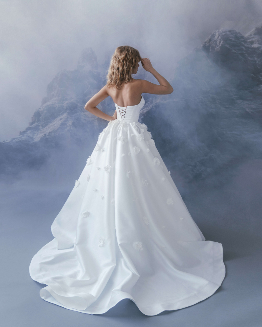 Купить свадебное платье «Бриджит» Бламмо Биамо из коллекции Сказка 2022 года в салоне «Мэри Трюфель»