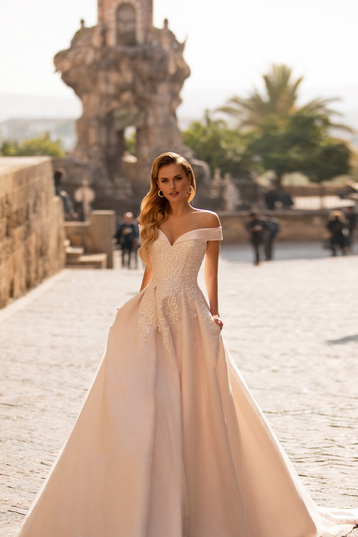 Свадебное платье «19325» LUSSANO BRIDEL — купить в Волгограде из коллекции 2021 Essential