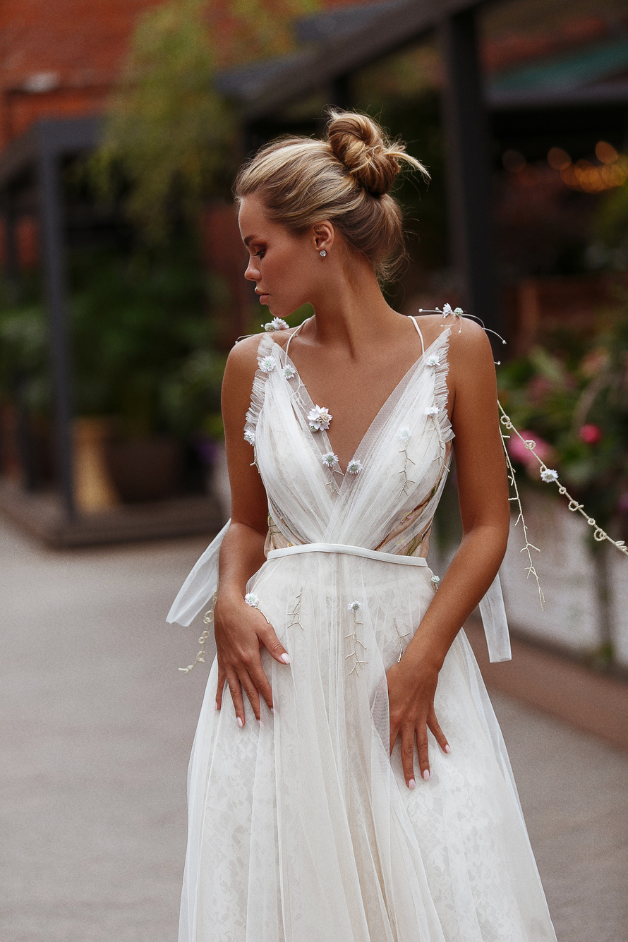 Свадебное платье «Лофгрейн» Рара Авис из коллекции Флорал Парадайз 2018 года фото, цена