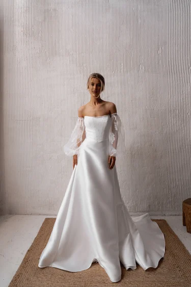Wedding dresses with voluminous sleeves