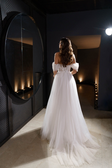 Купить свадебное платье «Джулиана» Сониа Солей Эир из коллекции 2023 года в салоне «Мэри Трюфель»