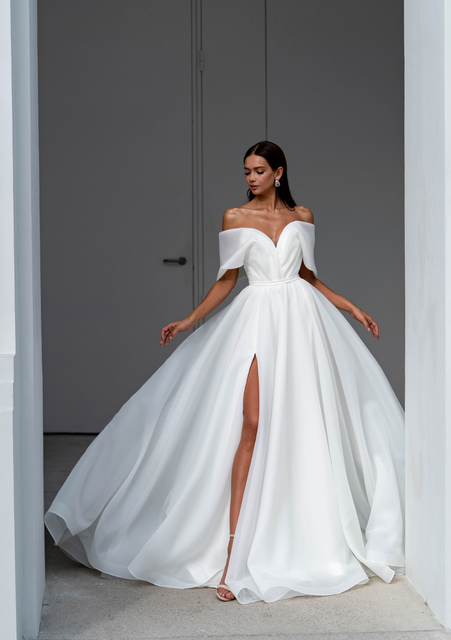 Купить свадебное платье «Виола» Сонеста из коллекции 2023 года в салоне «Мэри Трюфель»
