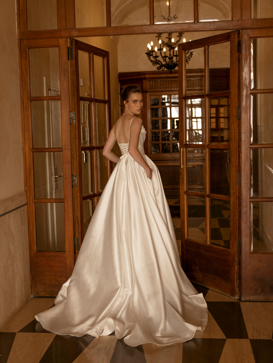 Купить свадебное платье «Виттория» Бламмо Биамо из коллекции Гармония Любви 2023 года в салоне «Мэри Трюфель»