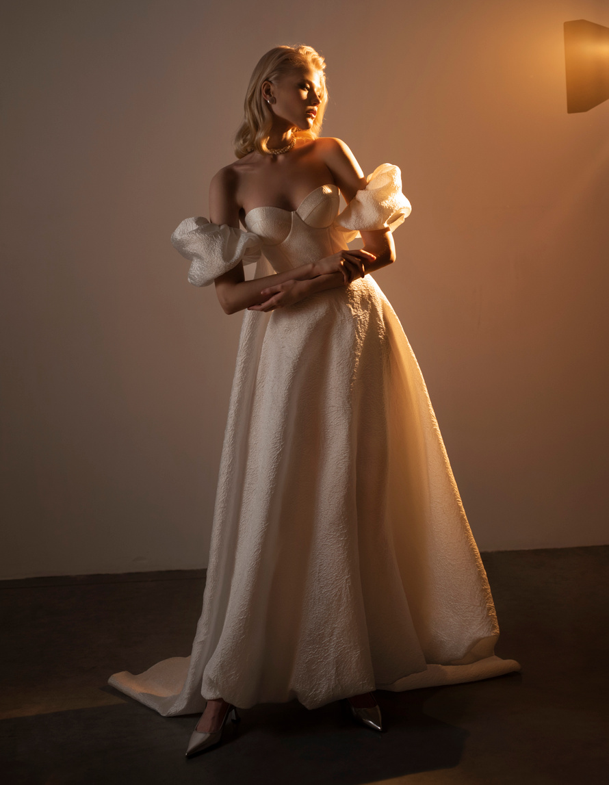 Купить свадебное платье Доминика Эйв из коллекции 2023 года в салоне «Мэри Трюфель»