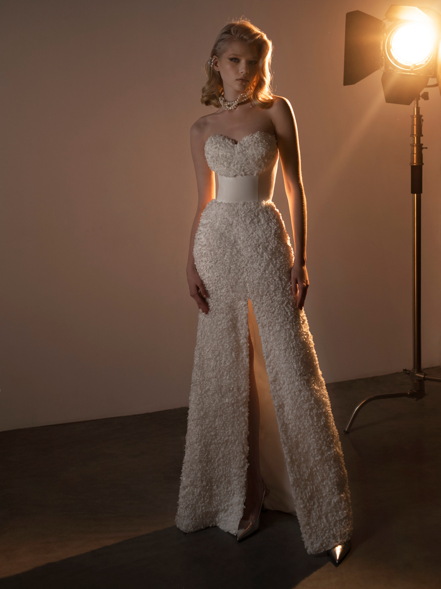 Купить свадебное платье Петал Эйв из коллекции 2023 года в салоне «Мэри Трюфель»