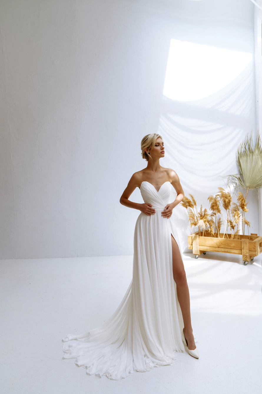 Купить свадебное платье «Корсо» Наталья Романова из коллекции Блаш Бриз 2022 года в салоне «Мэри Трюфель»