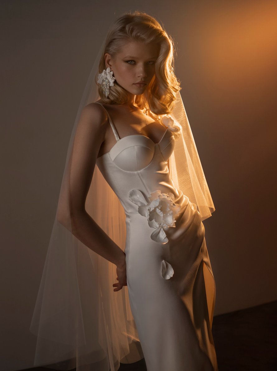 Купить свадебное платье Эмили Эйв из коллекции 2023 года в салоне «Мэри Трюфель»