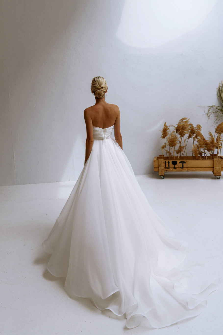 Купить свадебное платье «Лавли» Наталья Романова из коллекции Блаш Бриз 2022 года в салоне «Мэри Трюфель»