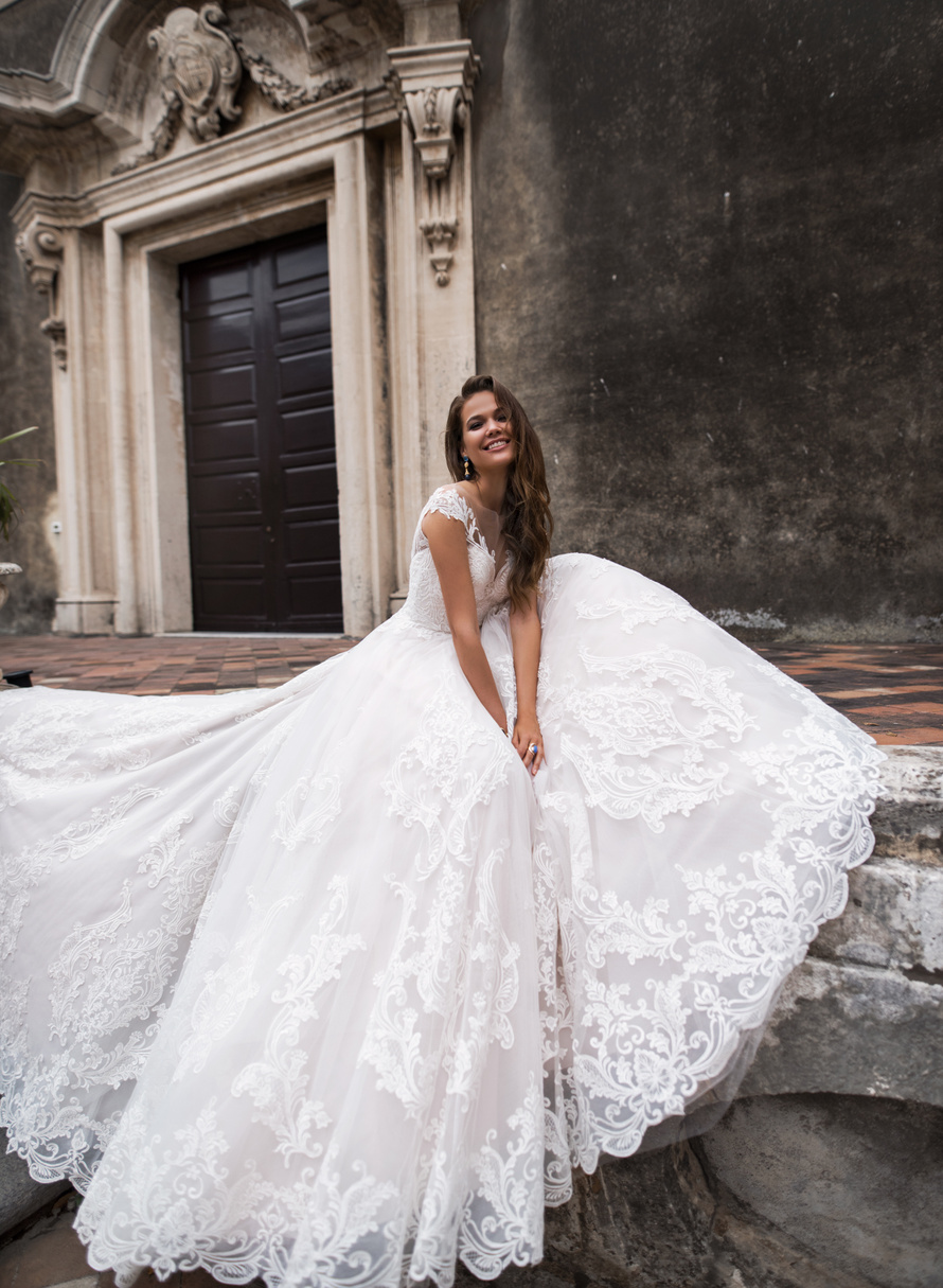 Купить свадебное платье «Арт. 19045» Луссано Брайдал из коллекции 2019 в Краснодаре недорого