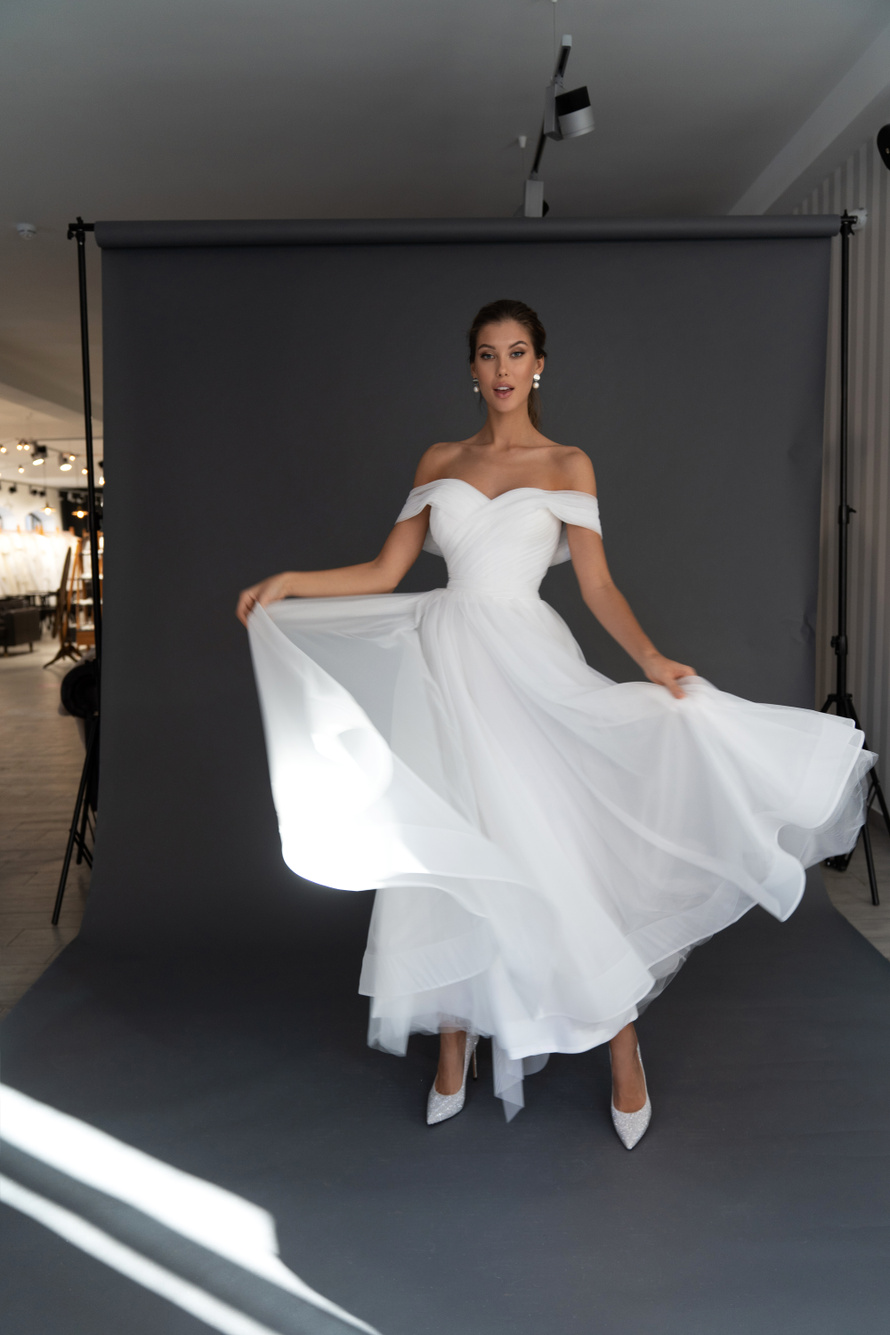 Купить короткое свадебное платье «Маэлз» Натальи Романовой из коллекции 2020 в салоне «Мэри Трюфель»