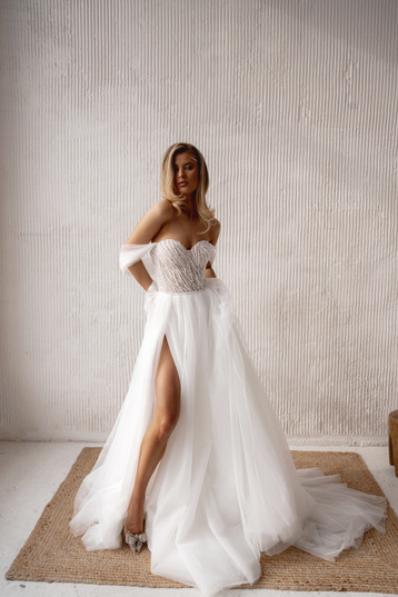Купить свадебное платье «Зарина» Наталья Романова из коллекции 2025 года в салоне «Мэри Трюфель»