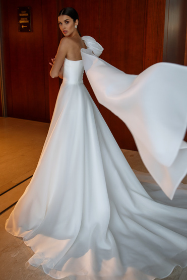 Свадебное платье «Дюна» Strekkoza — купить в Краснодаре платье Дюна коллекция Баккарат Стреккоза 2021
