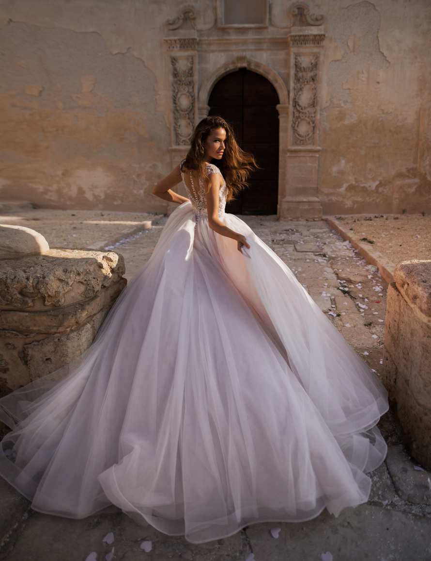 Купить свадебное платье «Арт. 18036» Луссано Брайдал из коллекции 2019 в салоне «Мэри Трюфель»