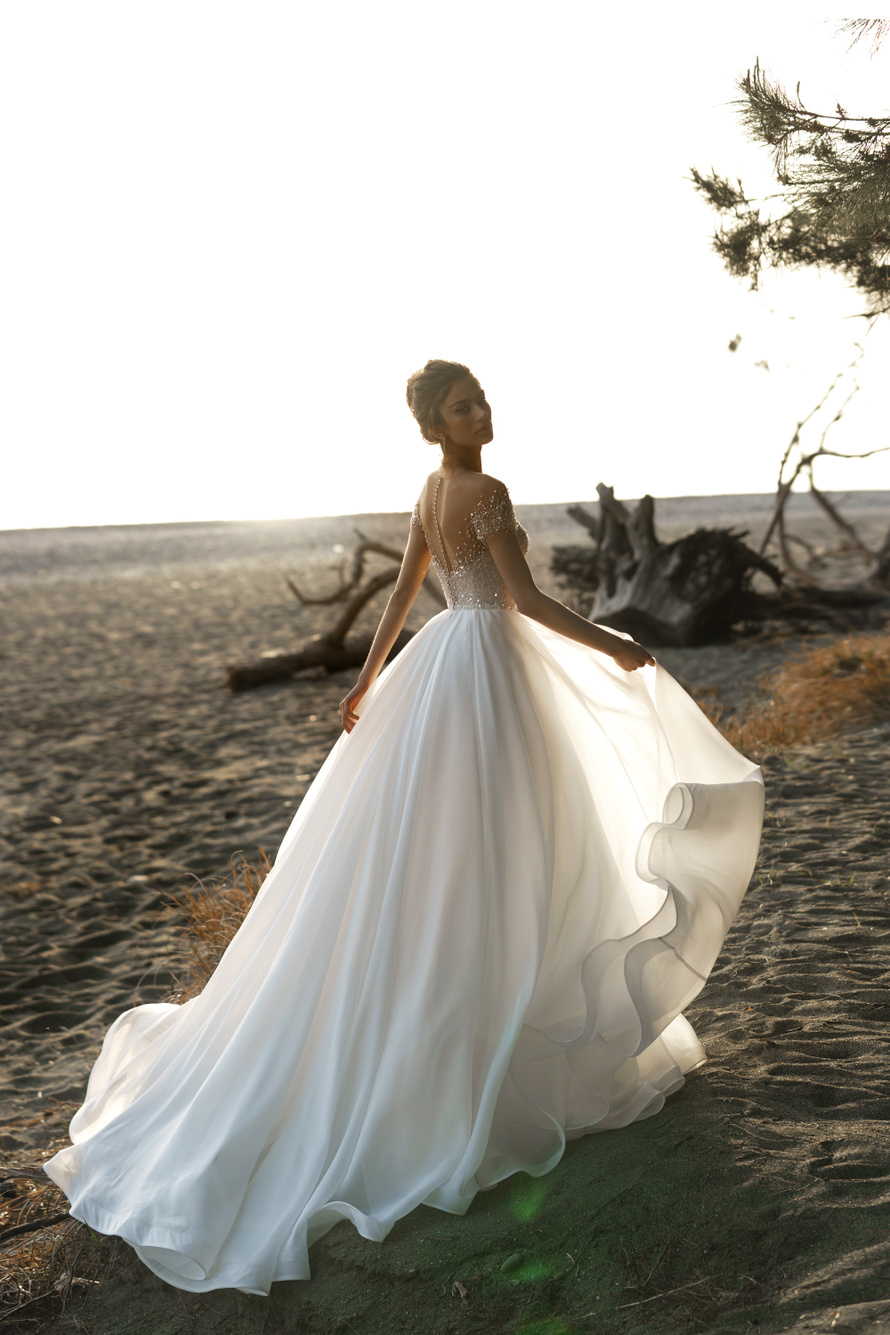 Купить свадебное платье «Ливз» Натальи Романовой из коллекции Сандримс 2023 года в салоне «Мэри Трюфель»