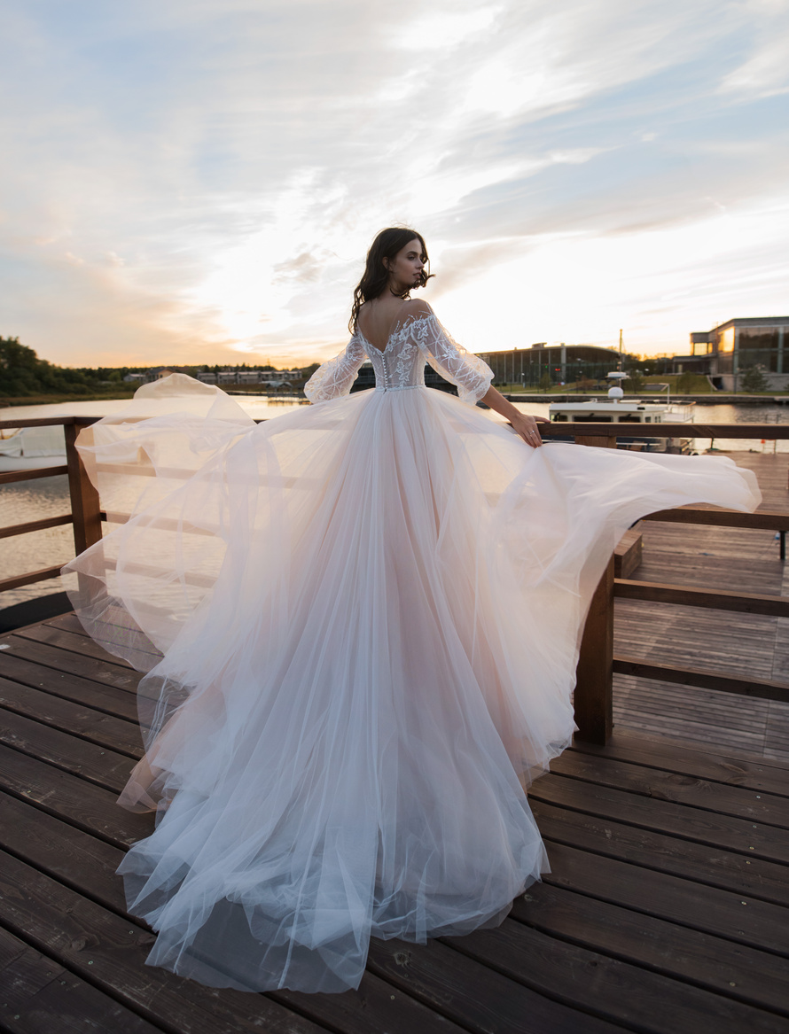 Купить свадебное платье «Лейла» Натальи Романовой из коллекции 2019 в салоне свадебных платьев