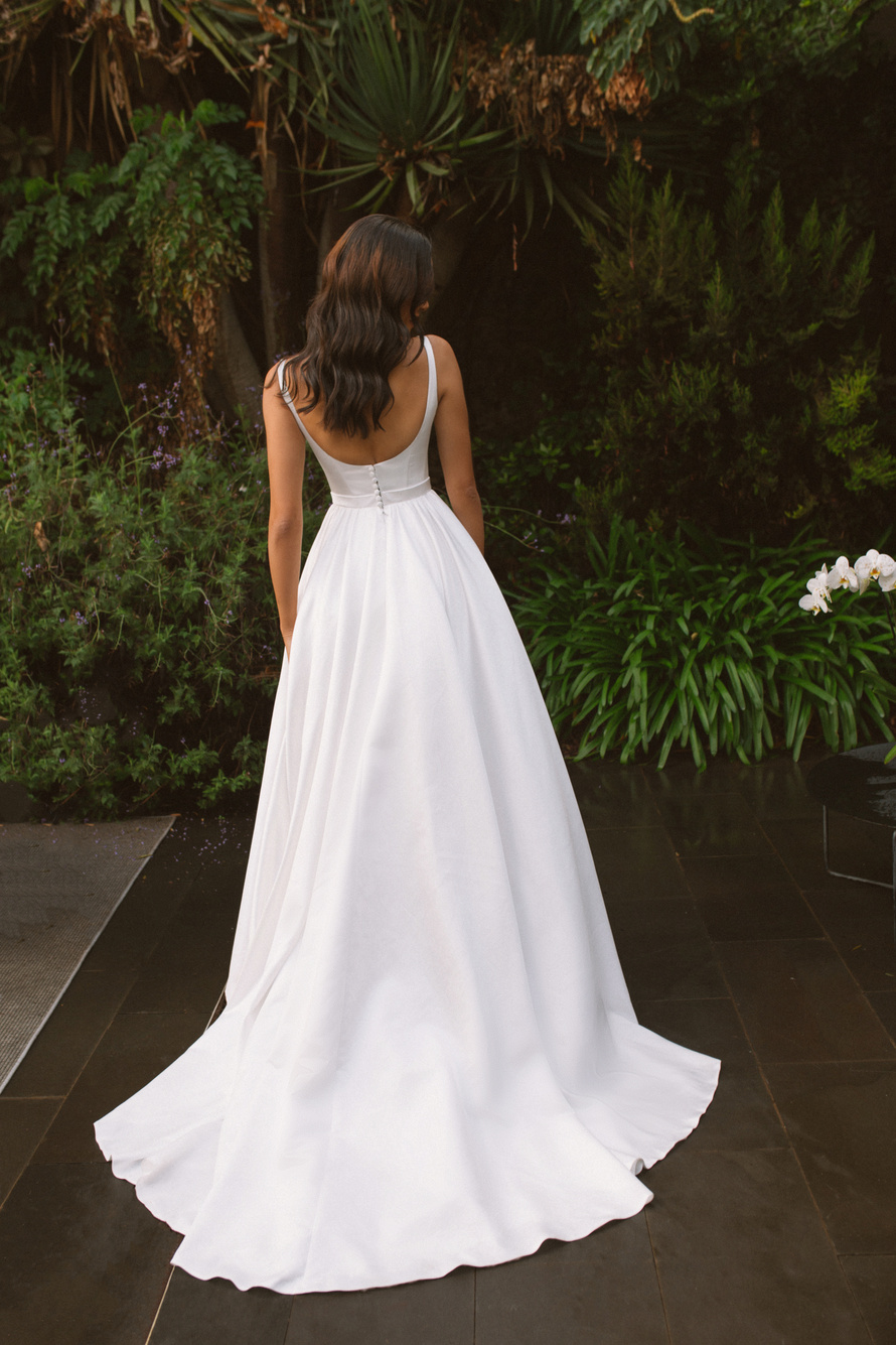 Купить свадебное платье «Вела» Бламмо Биамо из коллекции Вайт Гарден 2024 года в салоне «Мэри Трюфель»
