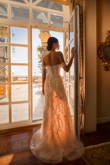Купить свадебное платье Арт. 21383 Нора Навиано из коллекции 2023 года в салоне «Мэри Трюфель»
