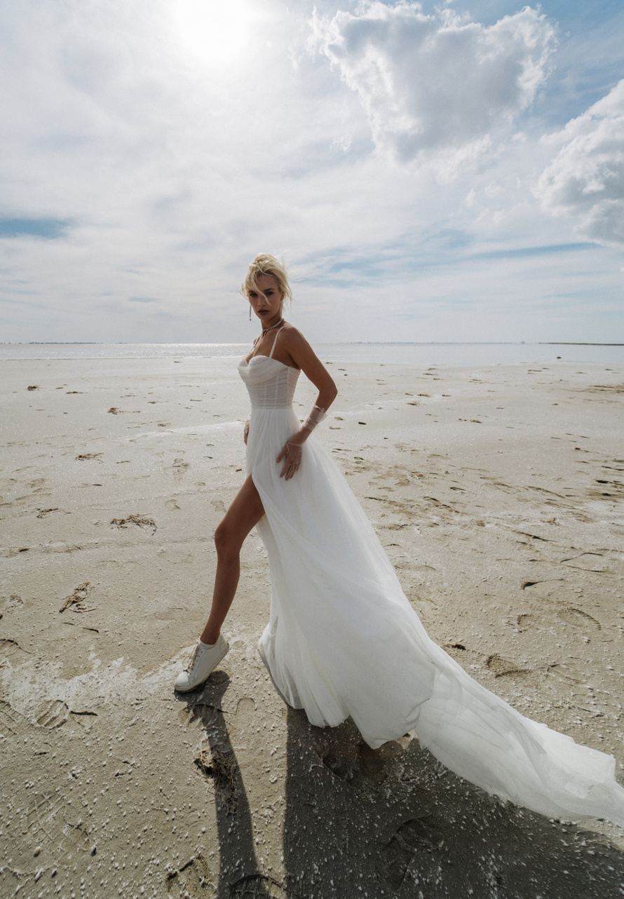 Купить свадебное платье «Лилиан» Наталья Романова из коллекции Блаш 2022 года в салоне «Мэри Трюфель»