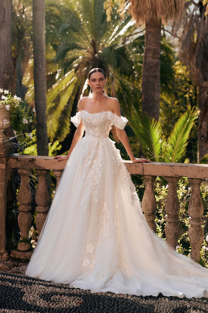 Wedding dresses up to 5 000$