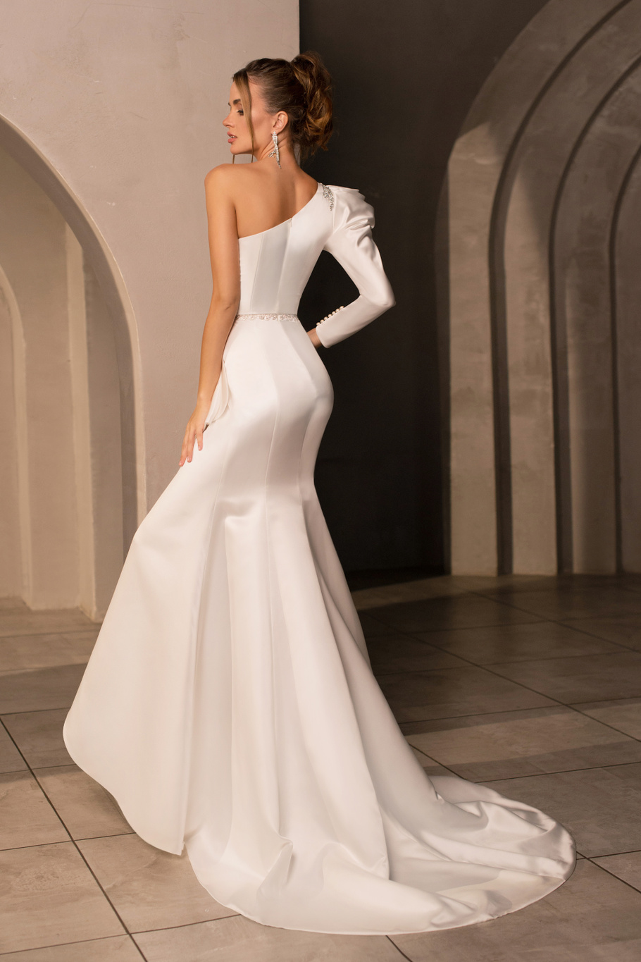 Купить свадебное платье «Левинс» Мэрри Марк из коллекции Минимализм 2023 года в салоне «Мэри Трюфель»