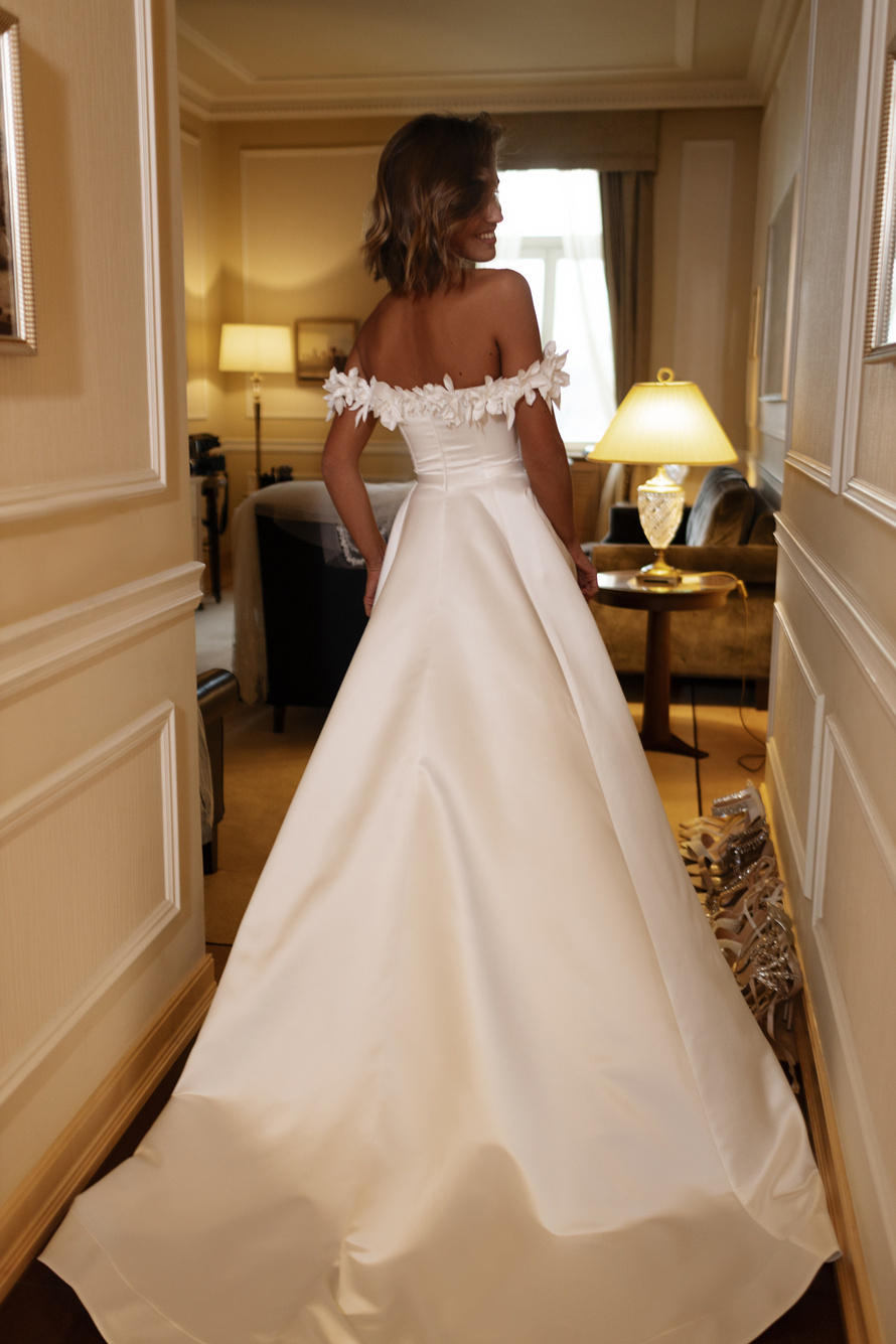 Купить свадебное платье «Папиллон» Анна Кузнецова из коллекции Муза 2022 года в салоне «Мэри Трюфель»